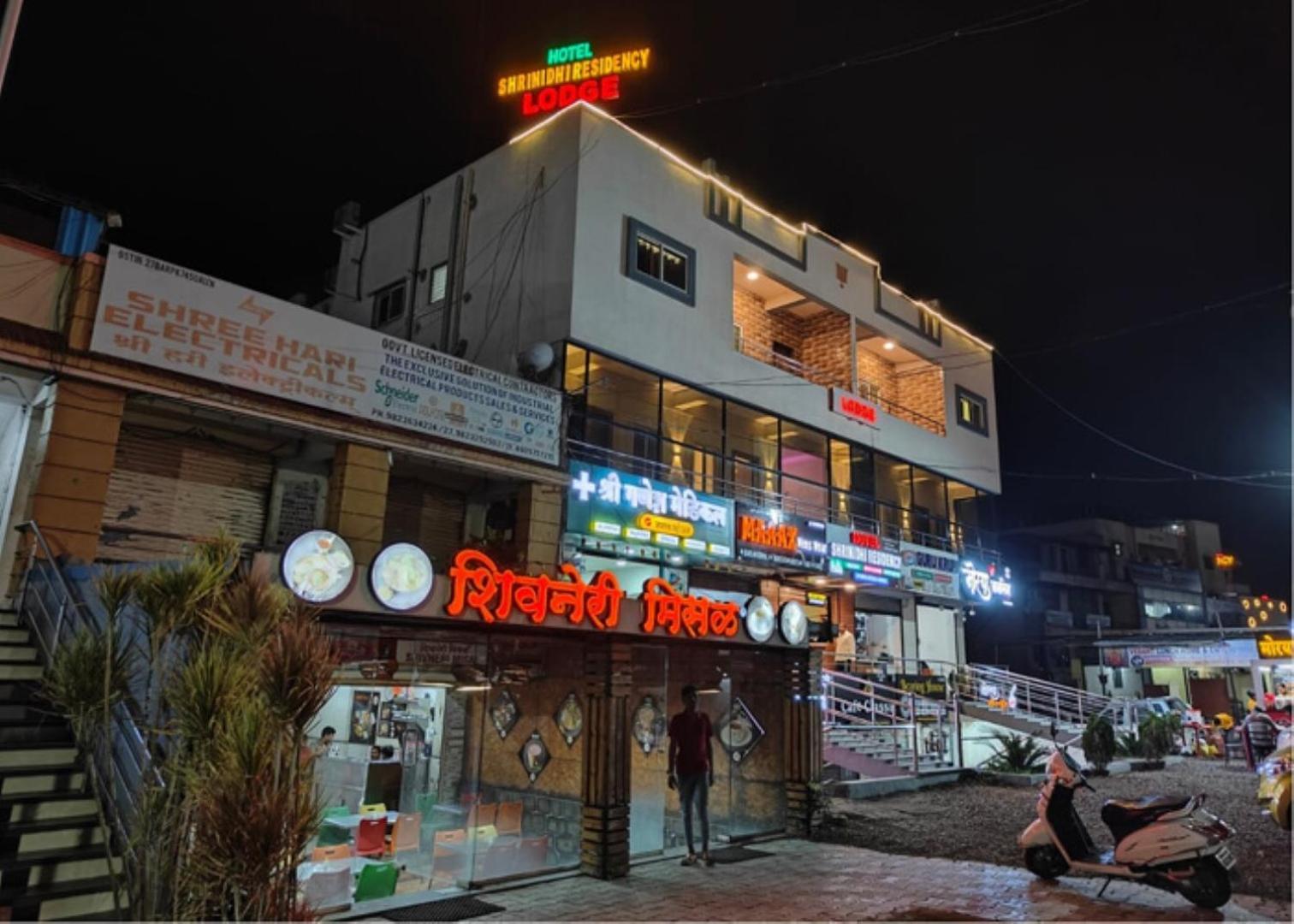 ホテル Shrinidhi Residency プネ エクステリア 写真